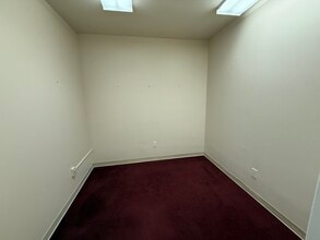 707 Westchester Dr, High Point, NC for lease Interior Photo- Image 2 of 5