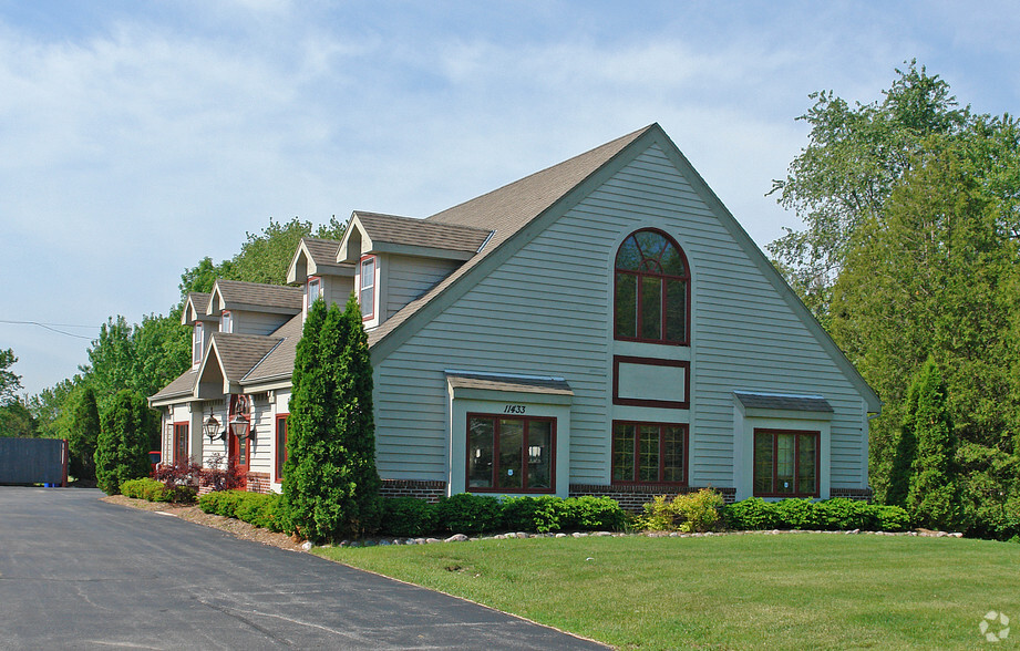 11433 N Port Washington Rd, Mequon, WI for sale - Primary Photo - Image 1 of 1