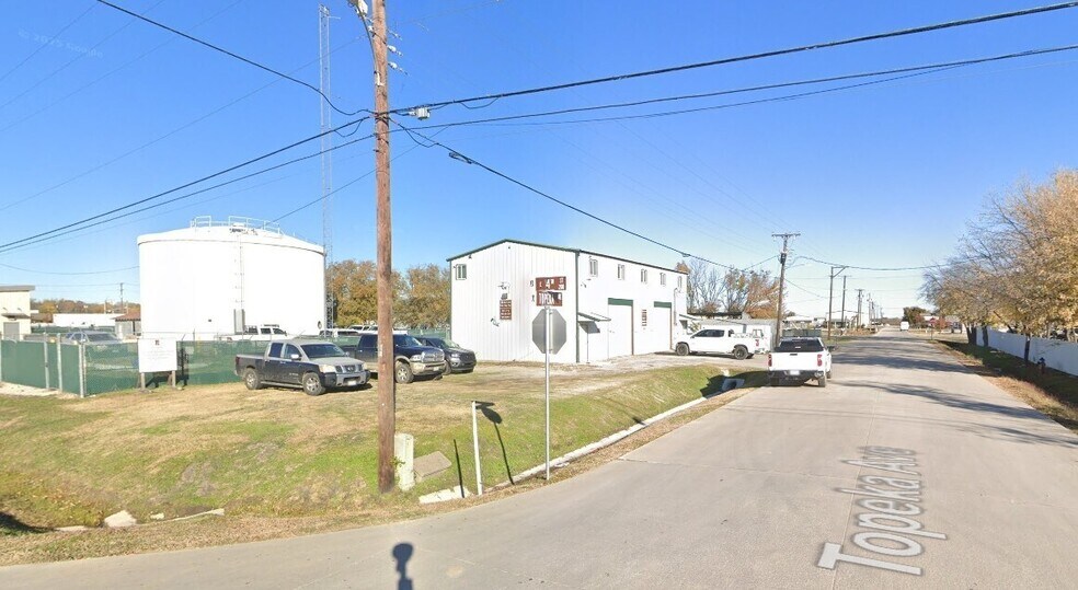 217 E 4th St, Justin, TX à vendre - Photo du bâtiment - Image 2 de 2