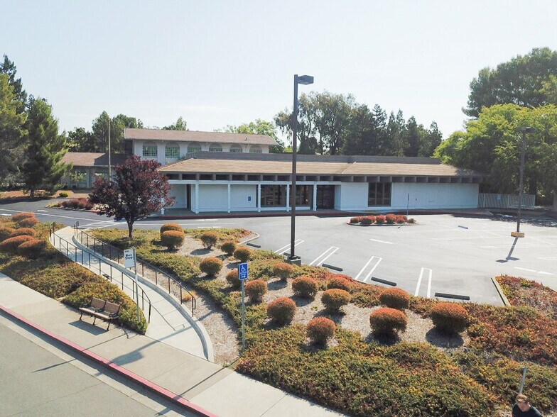 1200 Rossmoor Pky, Walnut Creek, CA à louer - Photo du bâtiment - Image 1 de 3