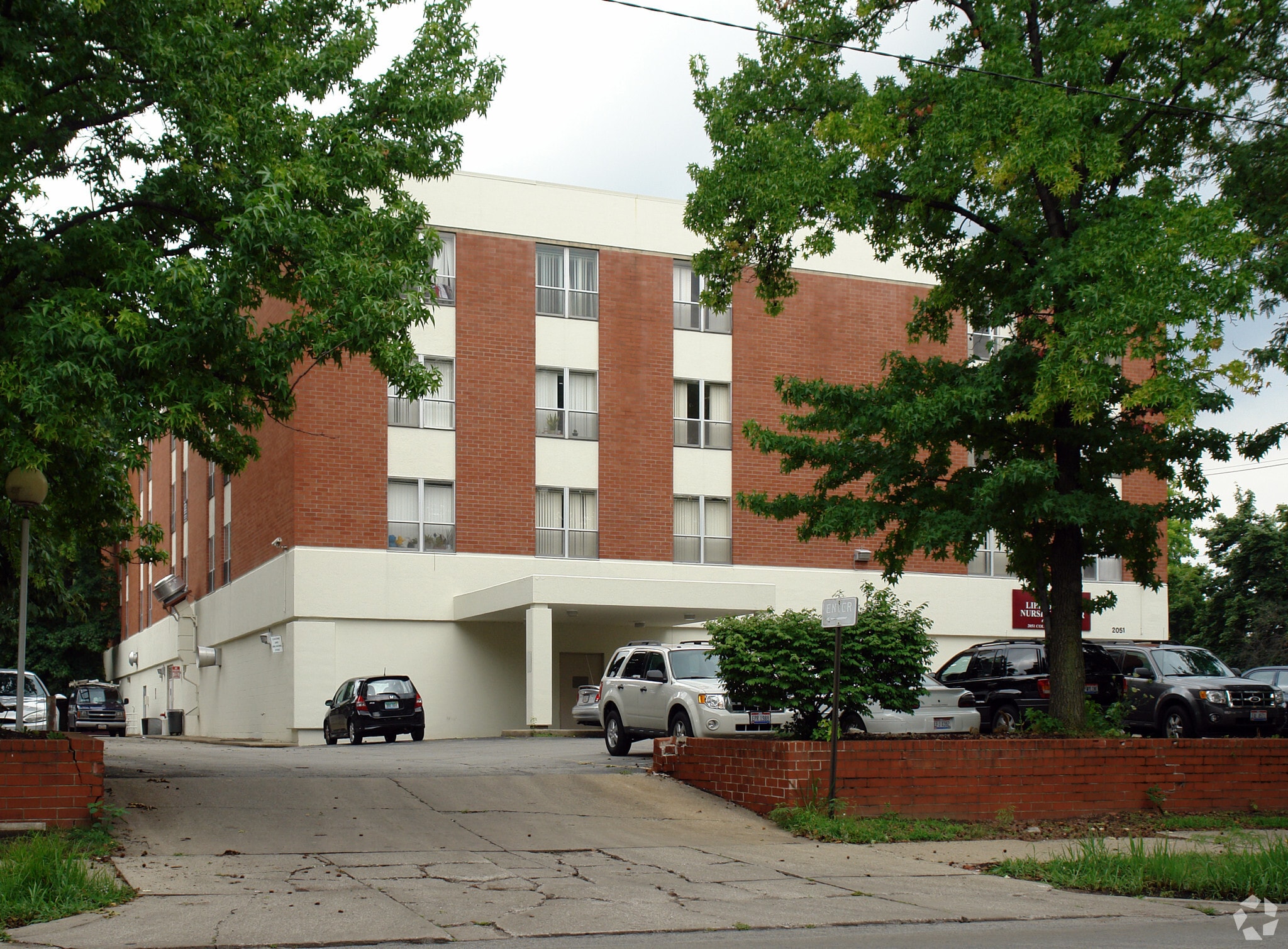 2051 Collingwood Blvd, Toledo, OH for sale Primary Photo- Image 1 of 24