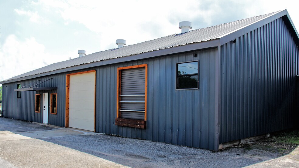 98 Avenue A, Conroe, TX à louer - Photo du bâtiment - Image 2 de 35