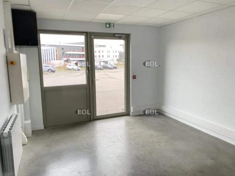 Flex in Genas for lease - Interior Photo - Image 3 of 6