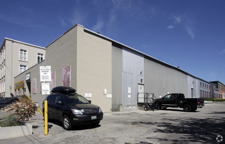 159 Dufferin St, Toronto, ON for lease - Building Photo - Image 2 of 3
