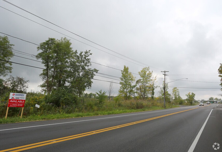 Kirkville Rd, East Syracuse, NY à vendre - Photo principale - Image 1 de 6