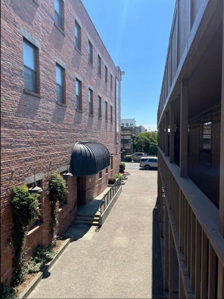 317 2nd St, Eureka, CA à louer - Photo du bâtiment - Image 3 de 13