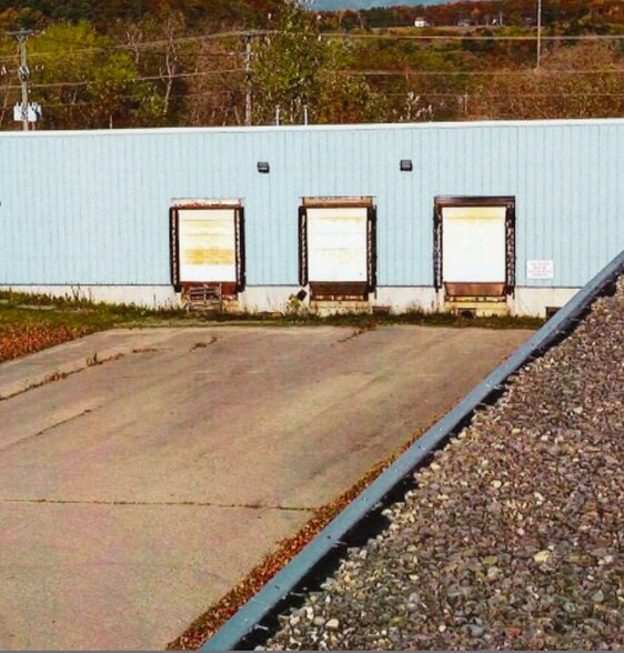 103 N 12 St, Gladstone, MI à vendre - Photo du bâtiment - Image 2 de 16