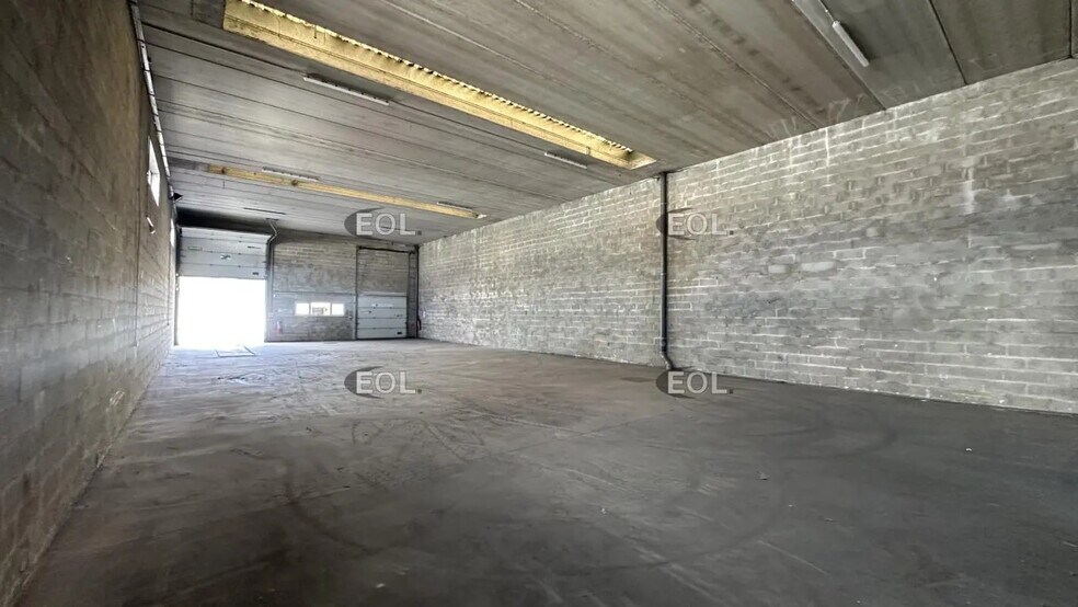 Flex in Champigny-sur-Marne for lease - Interior Photo - Image 3 of 8