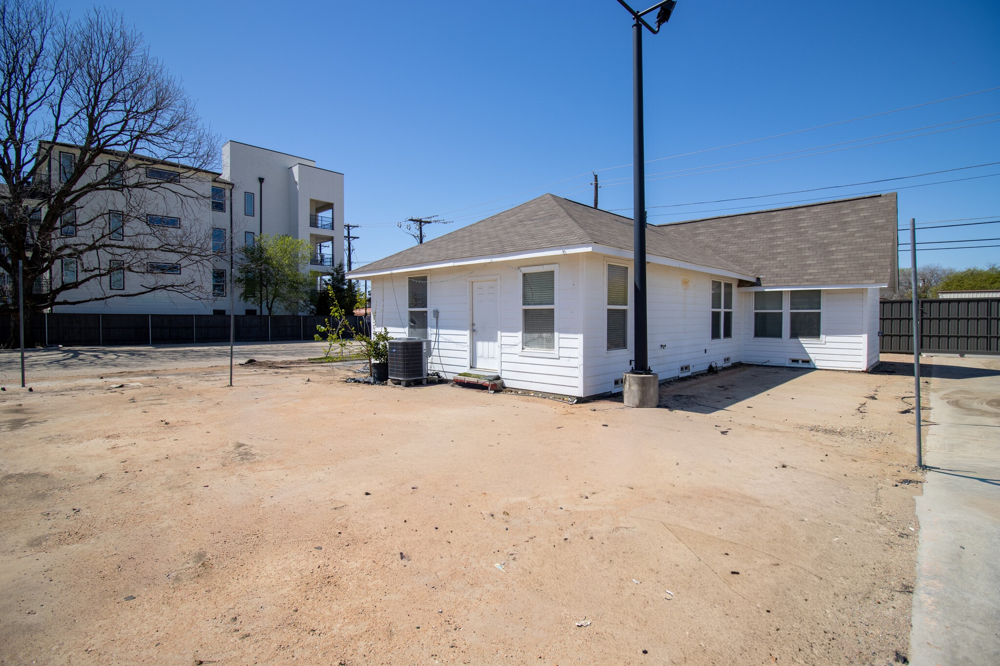 2618 Bomar Ave, Dallas, TX for lease Primary Photo- Image 1 of 12