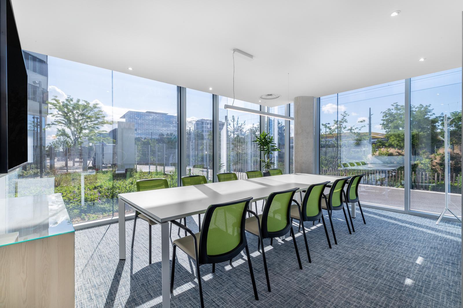 1 Esplanade Miriam Makeba, Villeurbanne à louer Photo du bâtiment- Image 1 de 40