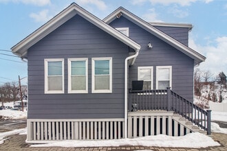 17 Lark Ave, Saugus, MA à louer Photo du bâtiment- Image 1 de 12