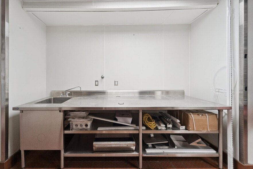 1601 Butler Ave, Tybee Island, GA for lease - Interior Photo - Image 3 of 30