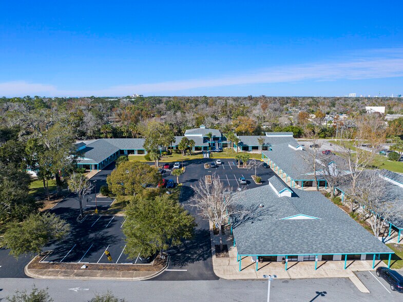 1128 Beville Rd, Daytona Beach, FL à louer - Photo du bâtiment - Image 3 de 10