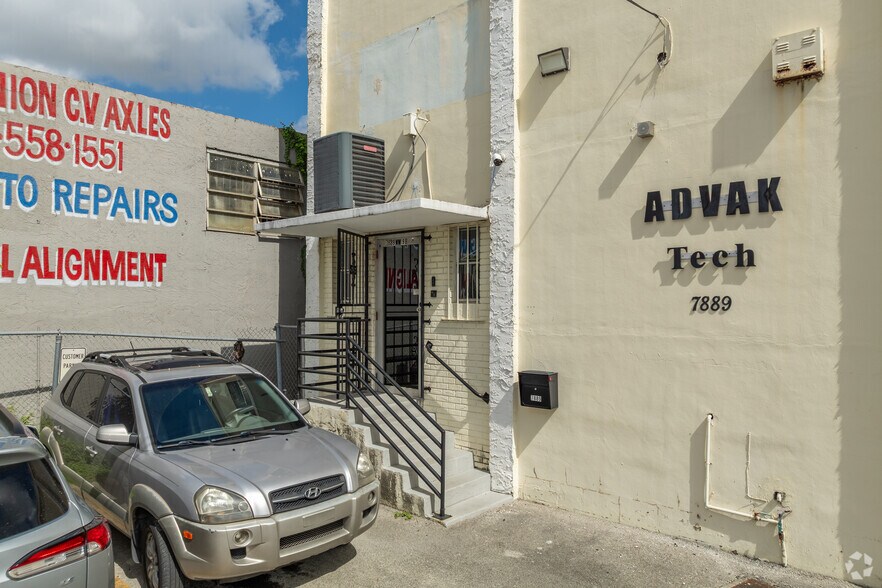 9869 NW 79th Ave, Medley, FL à louer - Photo du bâtiment - Image 3 de 5