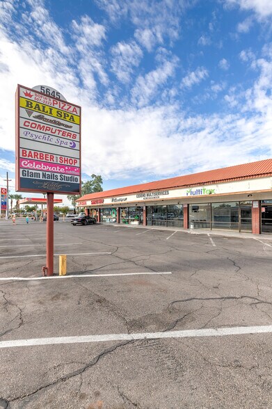 5645 S Eastern Ave, Las Vegas, NV à louer - Photo du bâtiment - Image 2 de 6