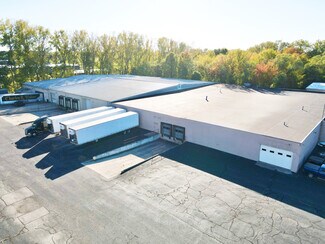 Plus de détails pour 2135 Industrial Pky, Elkhart, IN - Industriel à vendre