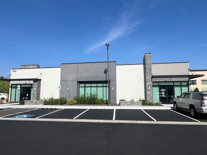5458 Reno Corporate Dr, Reno, NV for lease - Building Photo - Image 1 of 11