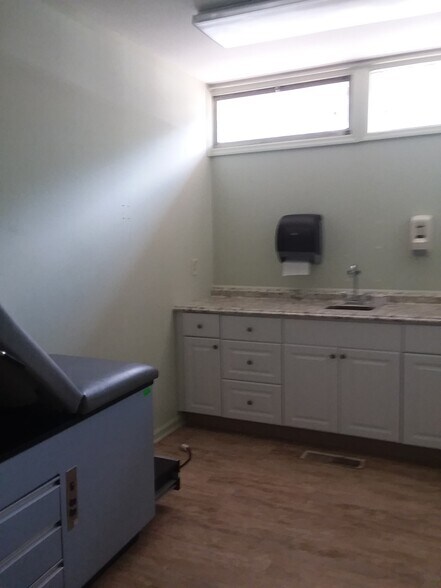 327 Fullerton Ave, Newburgh, NY à louer - Photo intérieure - Image 3 de 7