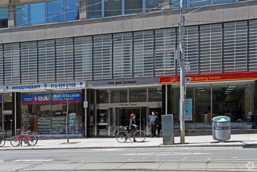 790 Bay St, Toronto, ON à louer - Photo du bâtiment - Image 3 de 4