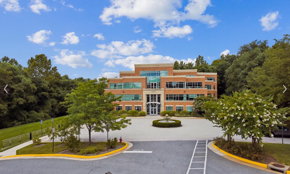 1984 Isaac Newton Sq W, Reston, VA à vendre - Photo du bâtiment - Image 2 de 69