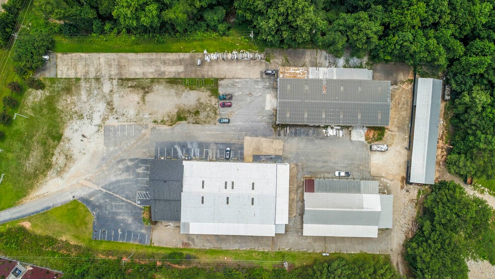 Rehabbed Multi-Building Industrial portfolio of 3 properties for sale on LoopNet.ca - Aerial - Image 2 of 21