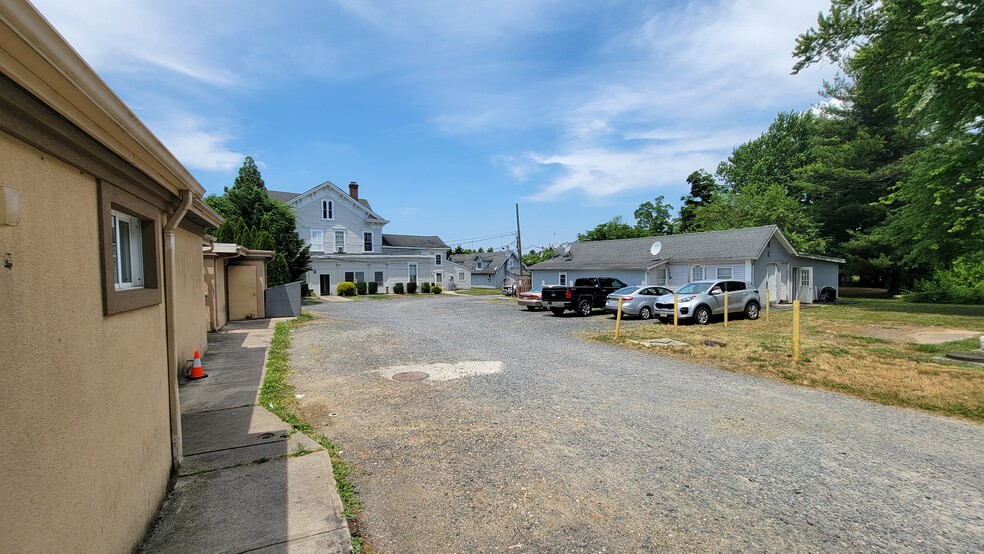 520 Highway 33, Millstone Township, NJ à vendre - Photo du b timent - Image 2 de 43