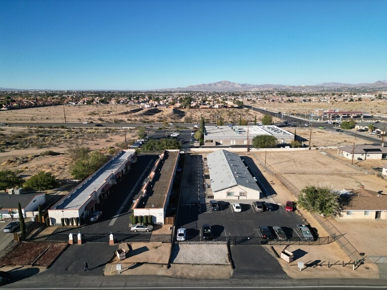 Sequoia Casitas 16440 & 16460 Sequoia St portefeuille de 2 propriétés à vendre sur LoopNet.ca - Photo du bâtiment - Image 2 de 6