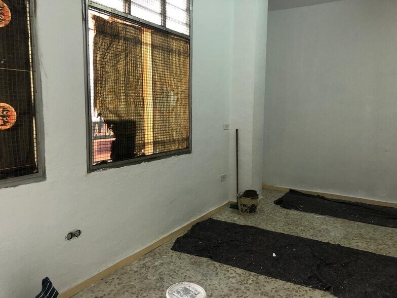 Commerce de détail dans Cáceres, Cáceres à louer - Photo du bâtiment - Image 2 de 4