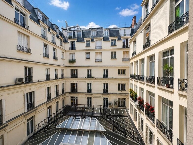 76-78 Avenue Des Champs Elysées, Paris for lease - Building Photo - Image 2 of 6