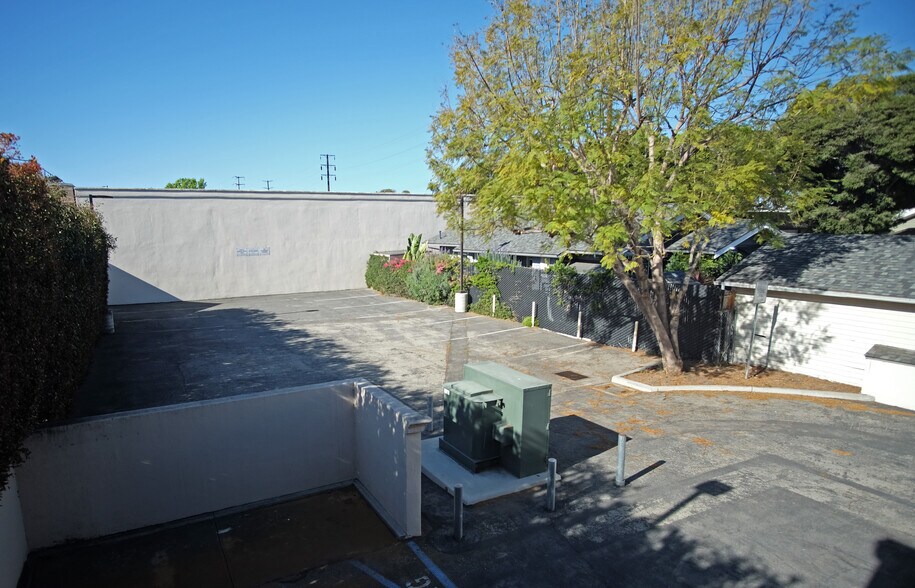 331 N Milpas St, Santa Barbara, CA à louer - Photo du bâtiment - Image 2 de 8