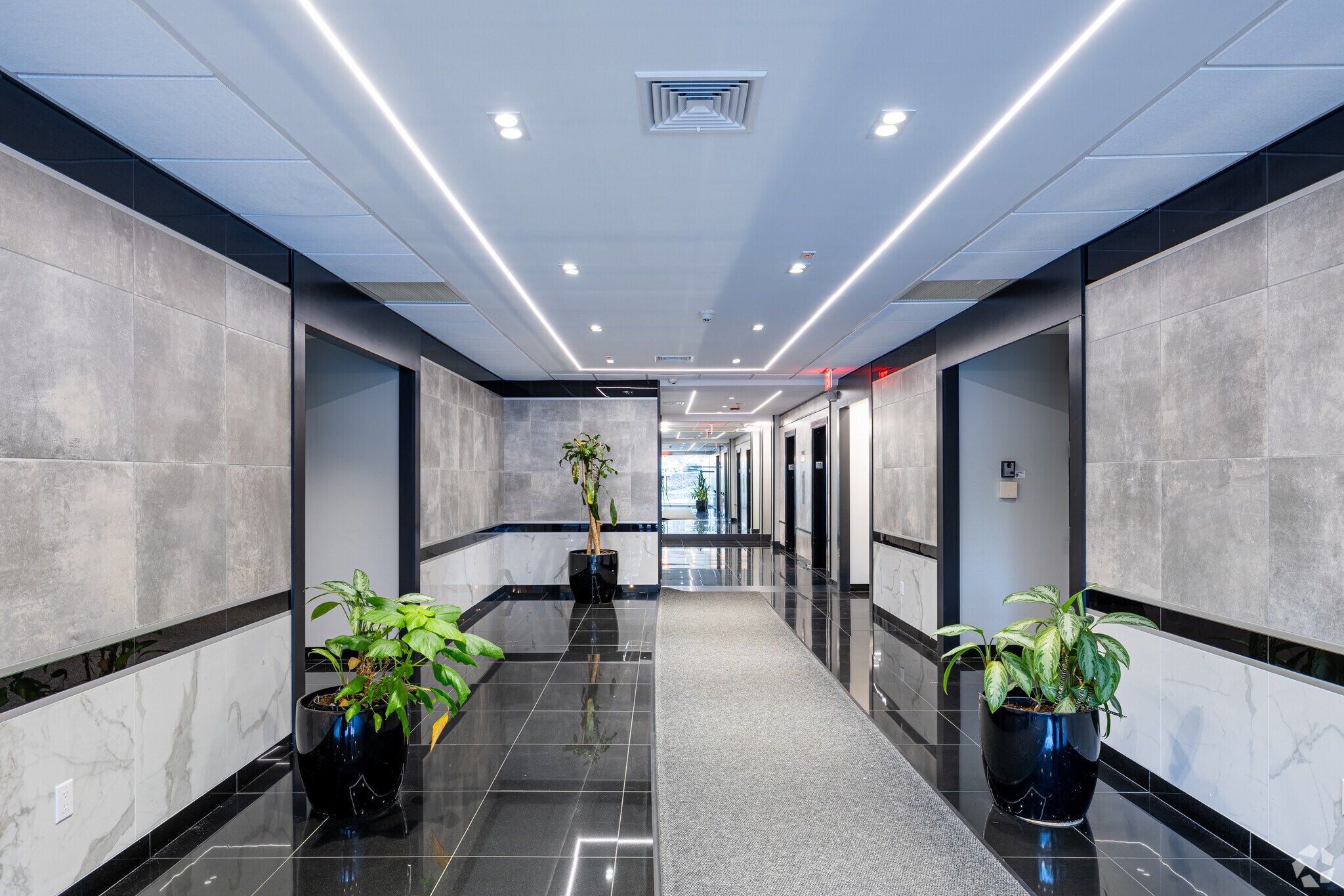 570 Taxter Rd, Elmsford, NY for lease Lobby- Image 1 of 13