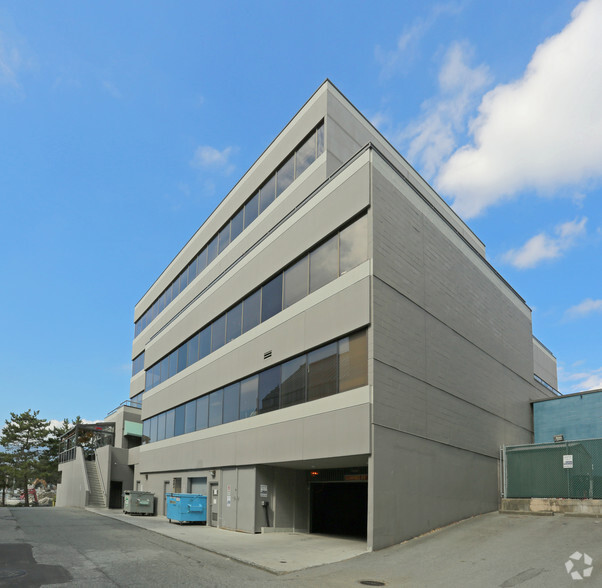 233 W 1st St, North Vancouver, BC for sale - Building Photo - Image 2 of 20