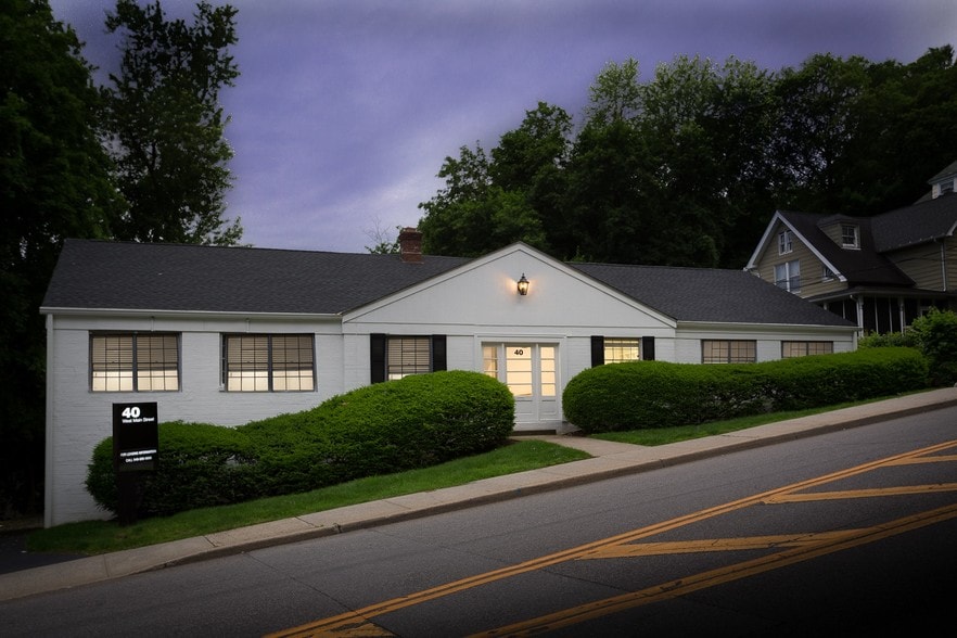 40 W Main St, Mount Kisco, NY à louer - Photo du bâtiment - Image 1 de 8