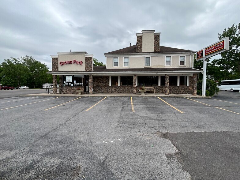 1121 E Union St, Newark, NY à vendre - Photo du bâtiment - Image 1 de 5