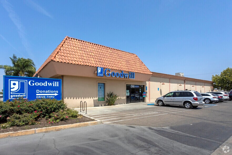 2240 S Mooney Blvd, Visalia, CA à vendre - Photo du bâtiment - Image 2 de 3