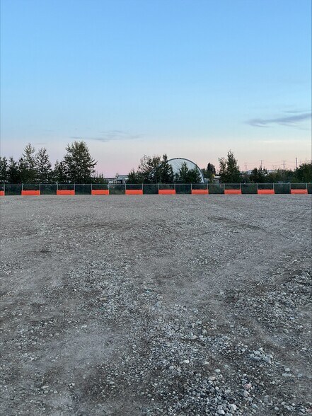 11010 Winterburn Rd NW, Edmonton, AB à louer - Photo du bâtiment - Image 3 de 3