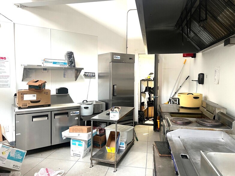 902 Broadway, Brooklyn, NY à louer - Photo du bâtiment - Image 3 de 4