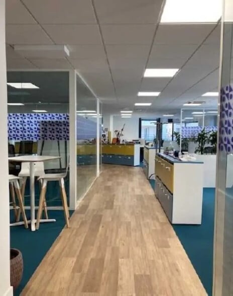 Office in Levallois-Perret for lease - Building Photo - Image 3 of 5