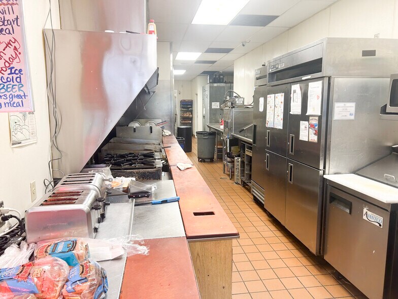 4845-4847 W Forest Home Ave, Greenfield, WI for sale - Building Photo - Image 2 of 6