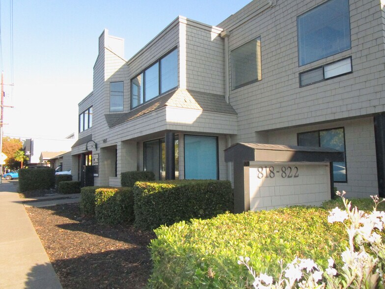 822 College Ave, Santa Rosa, CA à louer - Photo du bâtiment - Image 2 de 2