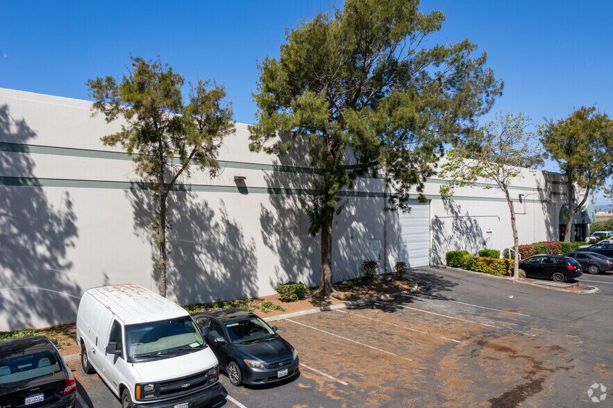30200 Whipple Rd, Union City, CA à louer - Photo du bâtiment - Image 2 de 7