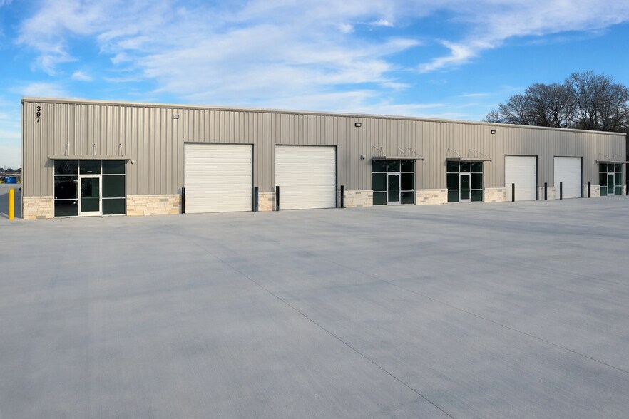 395-397 Enterprise Blvd, Hewitt, TX à louer - Photo du bâtiment - Image 2 de 10
