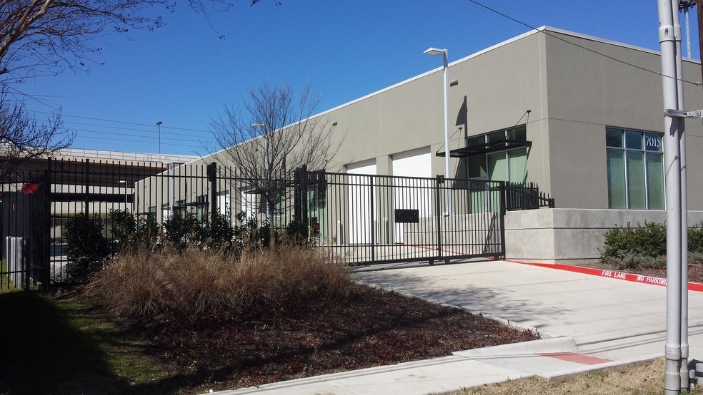 7015 Twin Hills Ave, Dallas, TX for lease - Building Photo - Image 3 of 8
