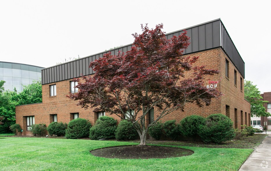 609 Lynnhaven Pky, Virginia Beach, VA for lease - Building Photo - Image 3 of 4