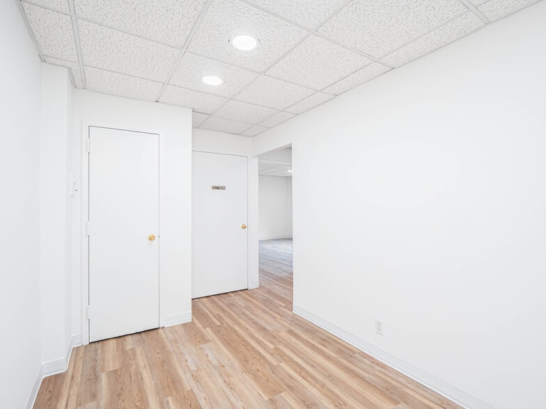 36 E 36th St, New York, NY for lease - Interior Photo - Image 2 of 9