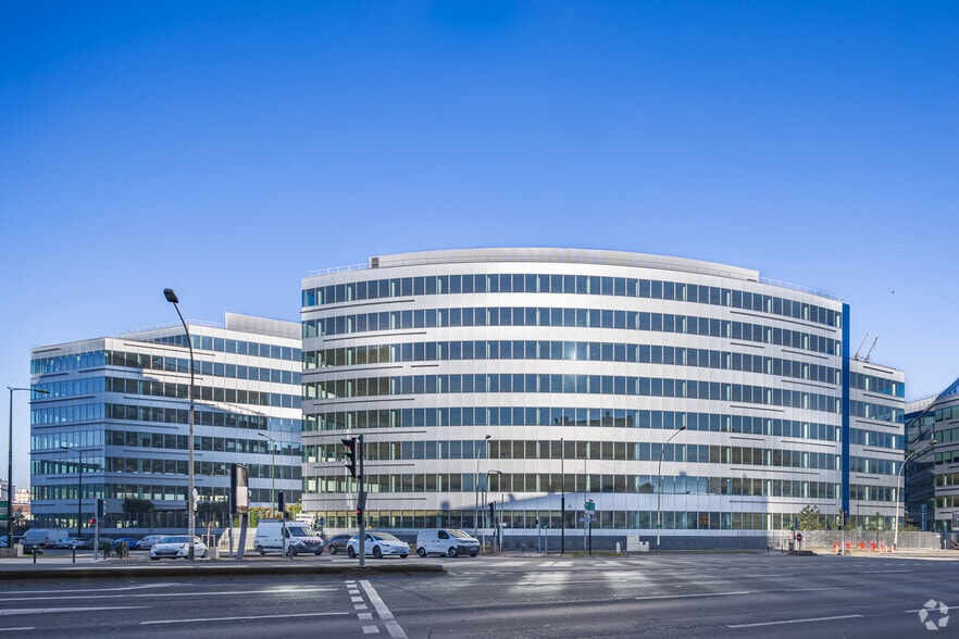 Office in Bagneux for lease - Primary Photo - Image 1 of 11