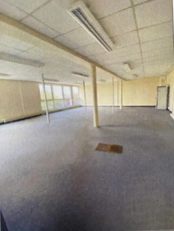 Office in Sotteville-lès-Rouen for lease Interior Photo- Image 1 of 4