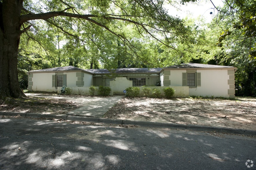 2542 N Pierce Cir, Macon, GA à vendre - Photo du bâtiment - Image 3 de 4