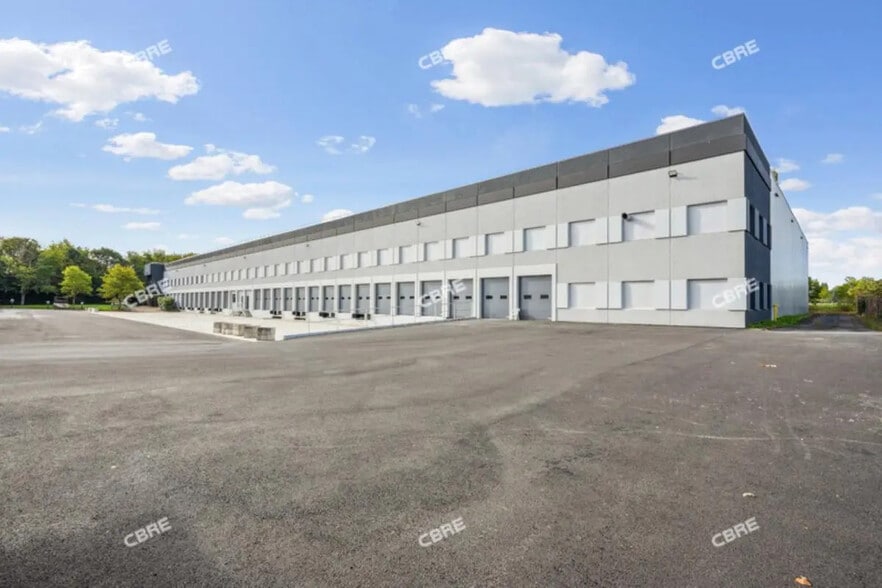 Office in Lisses for lease - Building Photo - Image 1 of 14