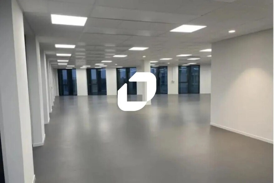 Bureau dans Lille à louer - Photo du bâtiment - Image 2 de 7